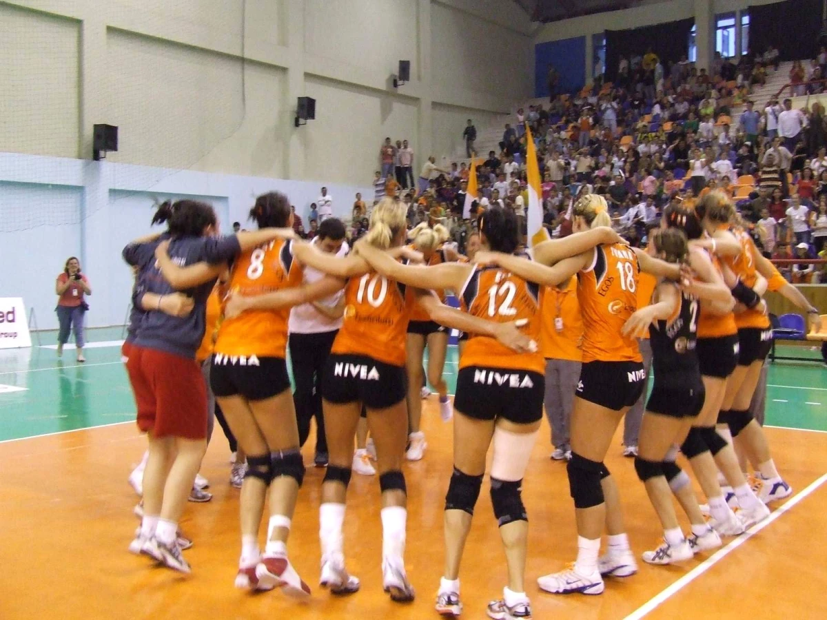 Türkiye Bayanlar 1. Voleybol Ligi\'nde Şampiyon Eczacıbaşı Oldu