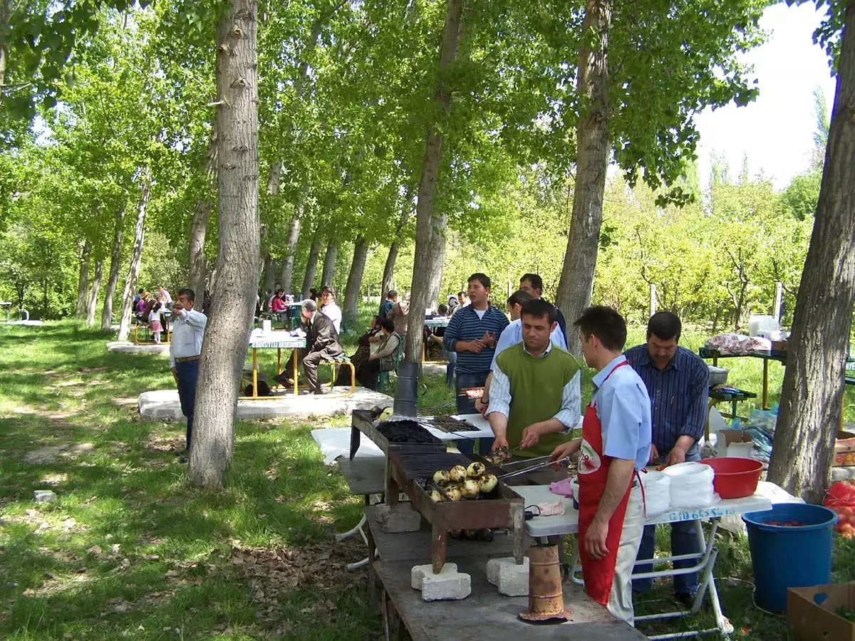 Korkuteli Belediyesinden Anlamlı Piknik