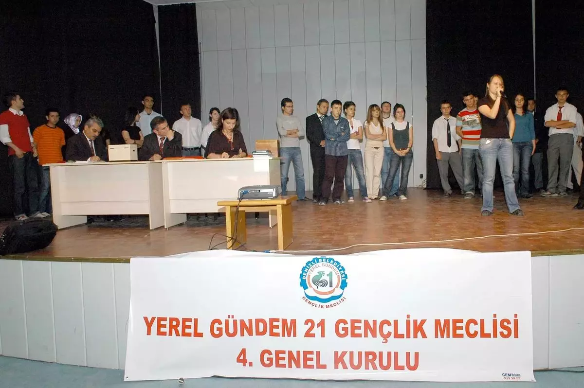 Gençlik Meclisi'nde Seçim Heyecanı