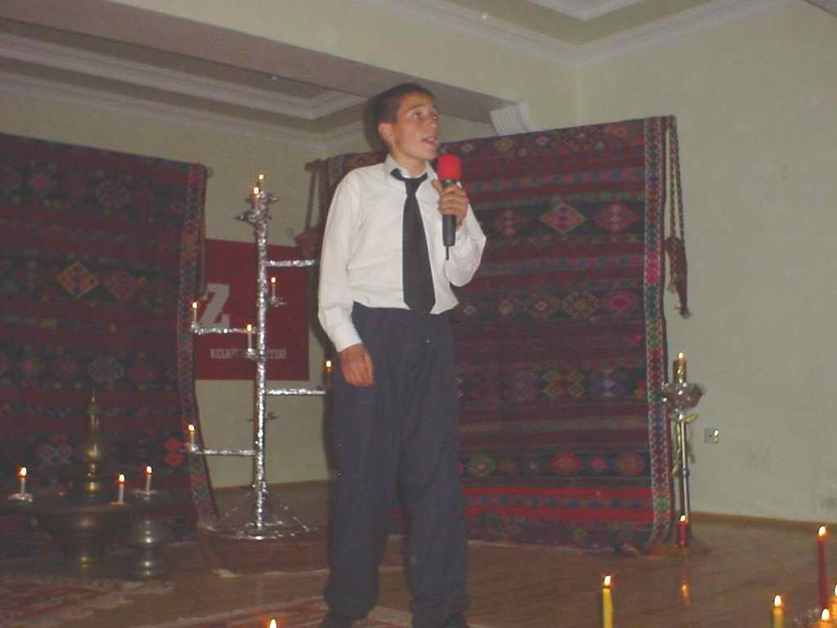 Çiftlik İlköğretim Okulu Öğrencilerinden Şiir Gecesi