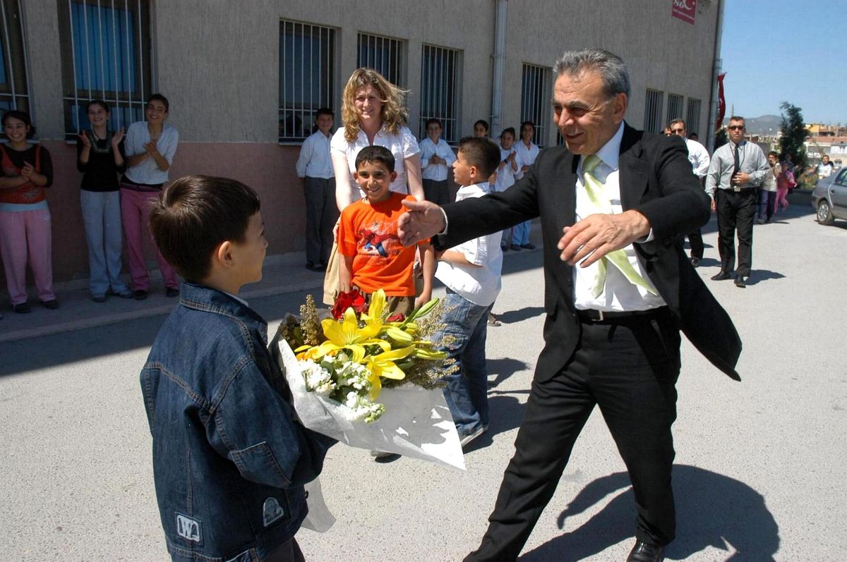 İzmir'de Yerel Yönetimler