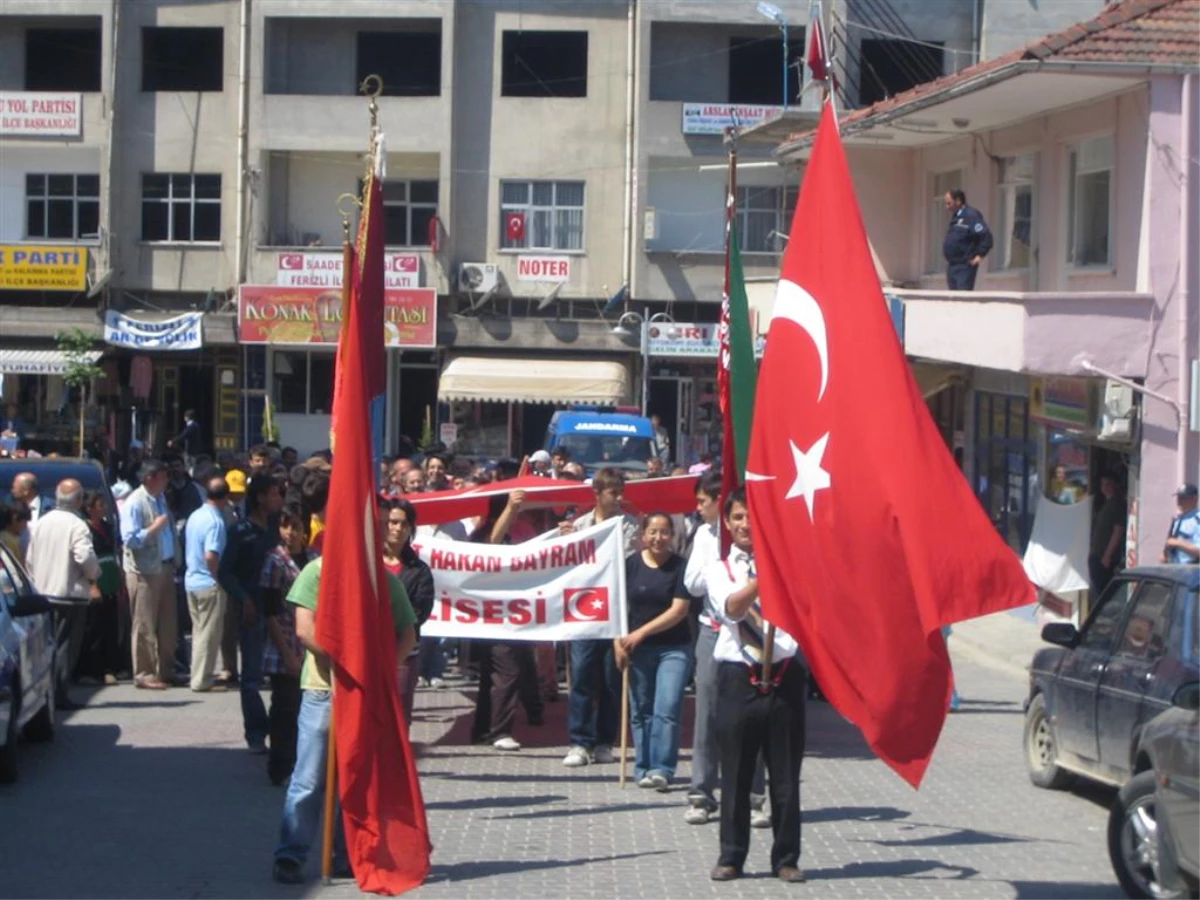 Ferizli\'de Atatürk\'ü Anma ve Halk Yürüyüşü