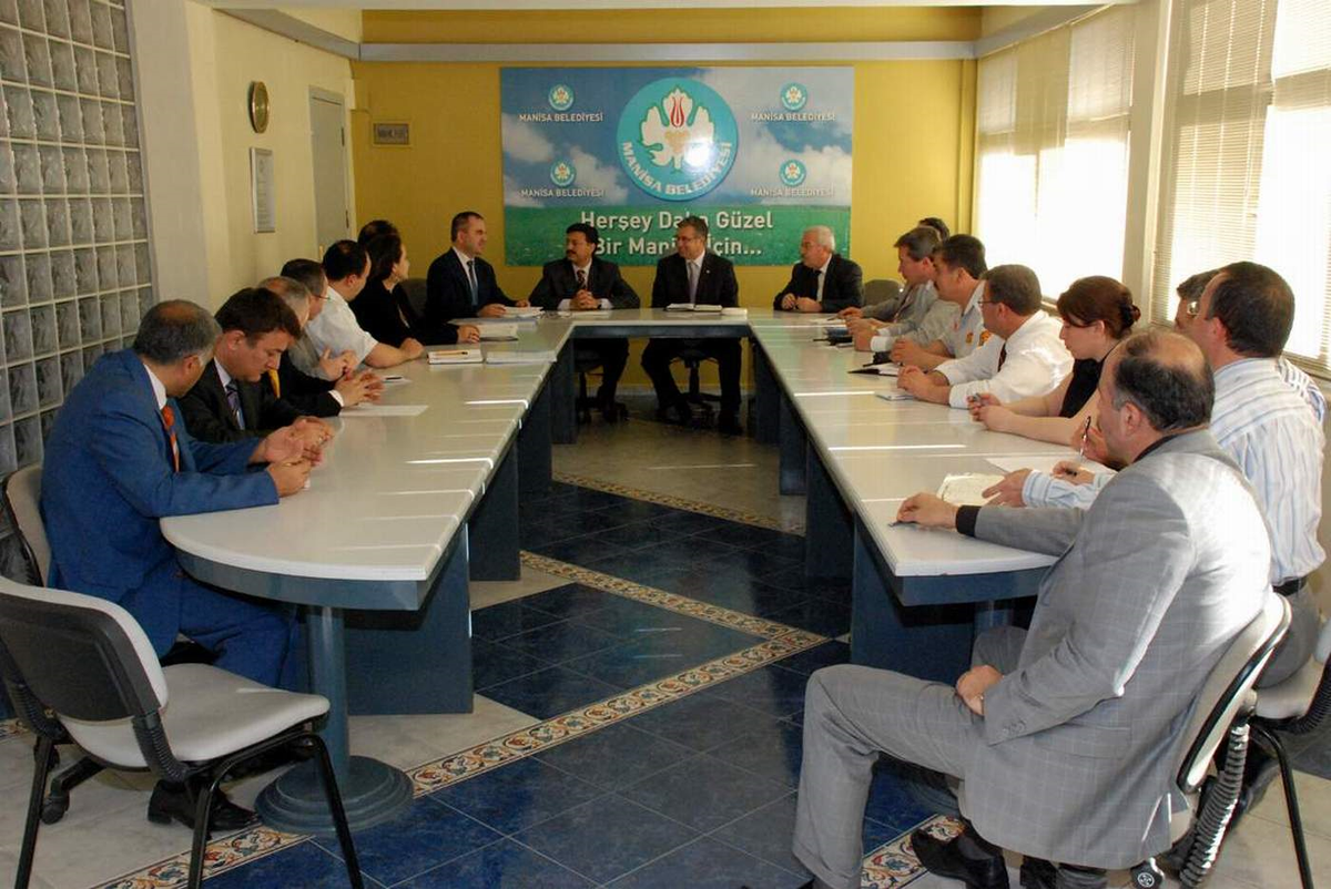 Manisa'da Yerel Yönetimler