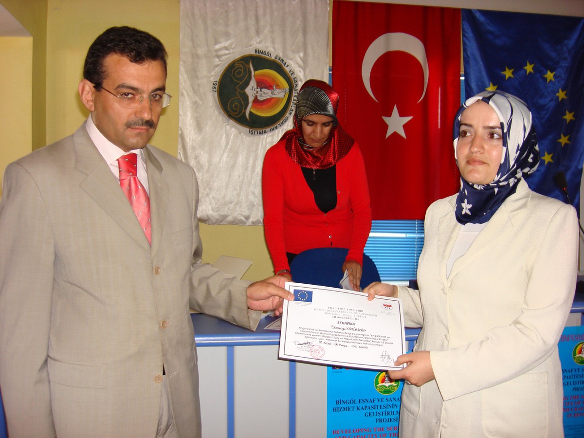 AB Destekli Kurs Mezunlarına Sertifika