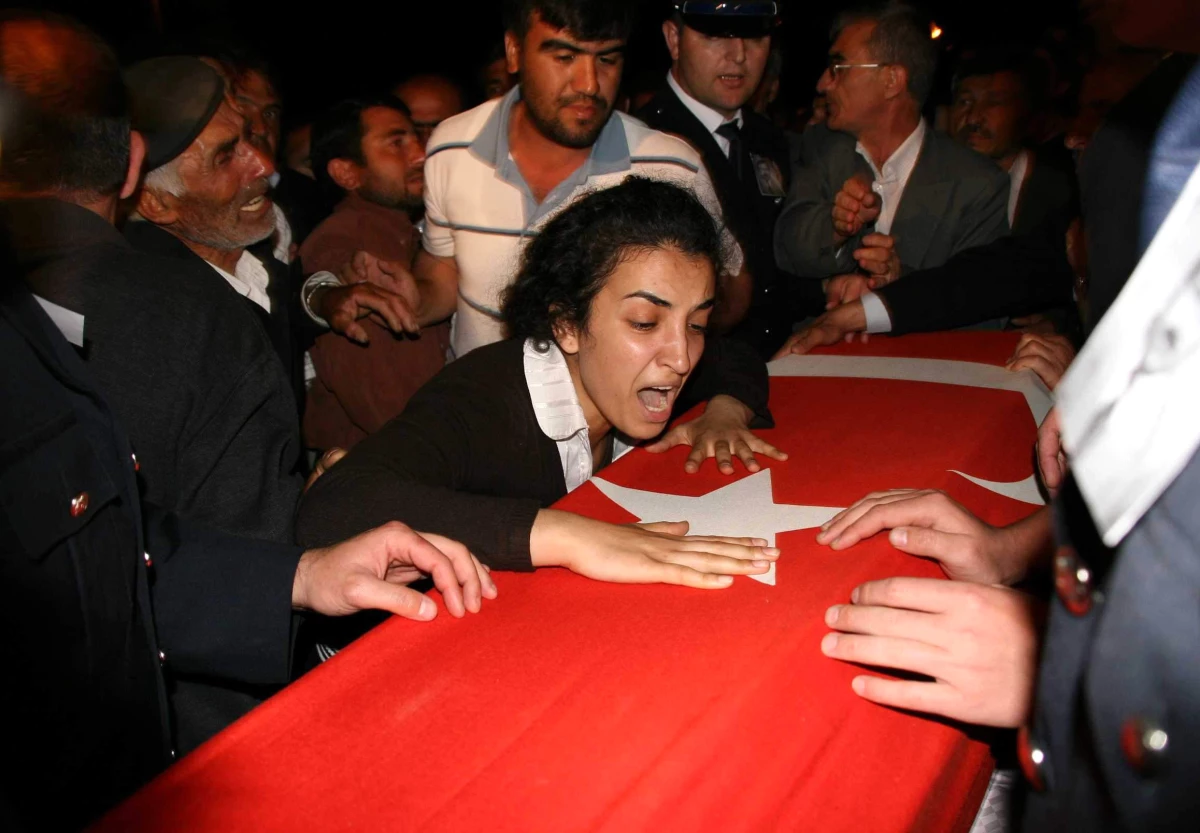Ankara\'daki Patlamada Ölen Bilal Genç Toprağa Verildi