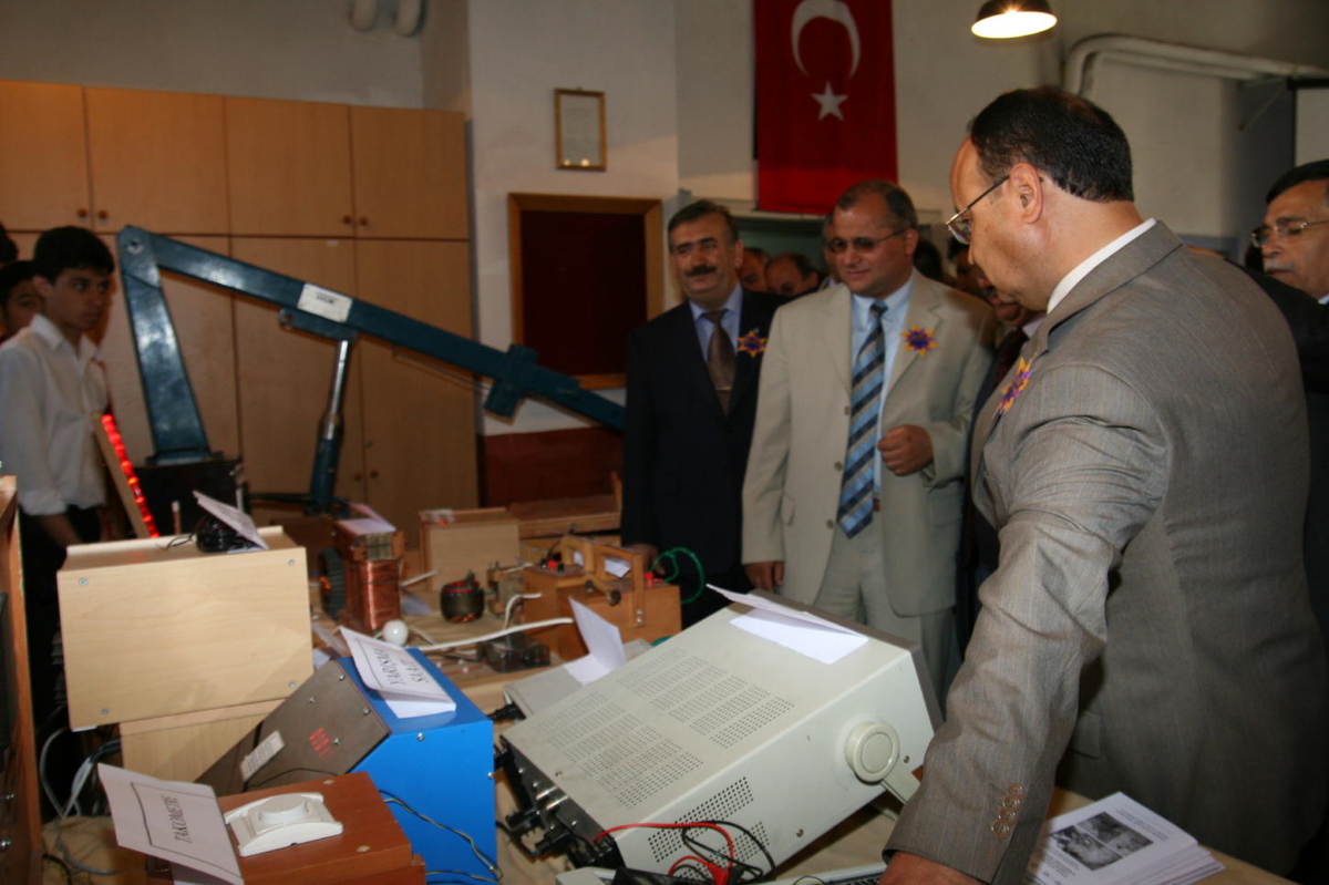 Uşak'ta Mesleki ve Teknik Eğitim Fuarı Açıldı
