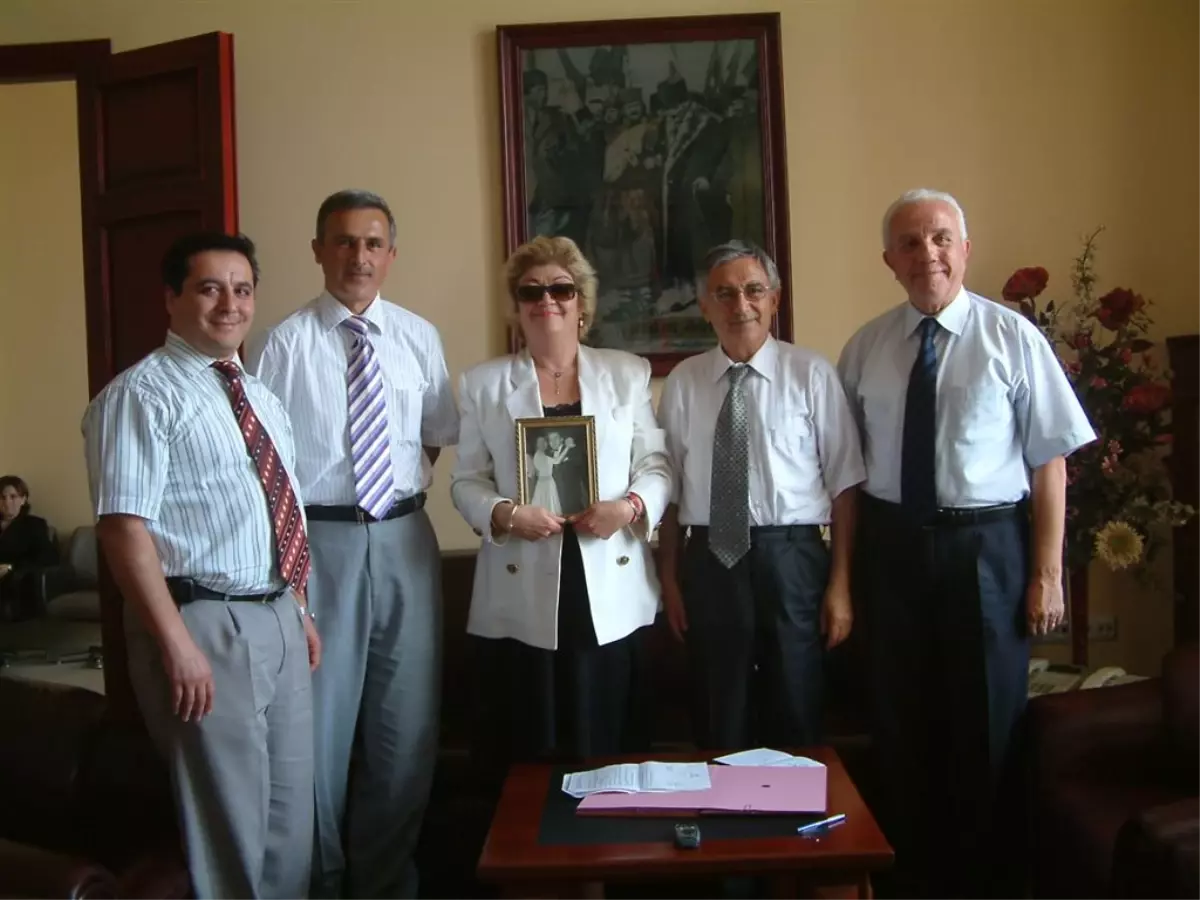 Hayırsever Lale Akbay\'dan Demirci\'nin Minnetler Köyü\'ne İlköğretim Okulu