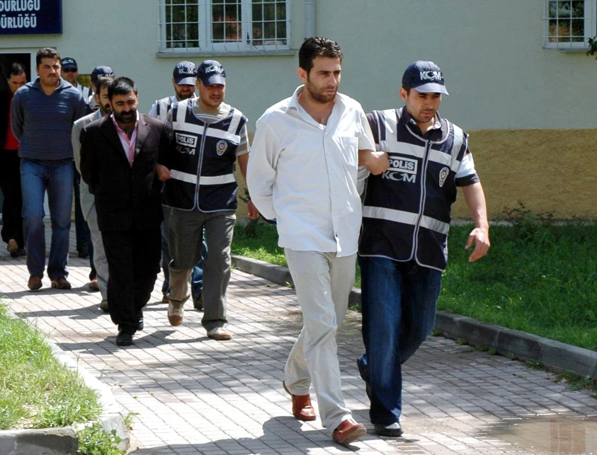 Eskişehir\'de "Köşe Bucak" Operasyonu: 11 Gözaltı