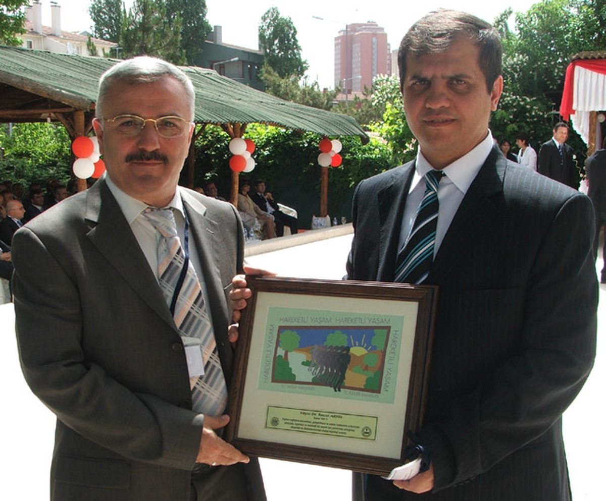 Başkan Kaldırım'a 'Sigara Kampanyası Ödülü'