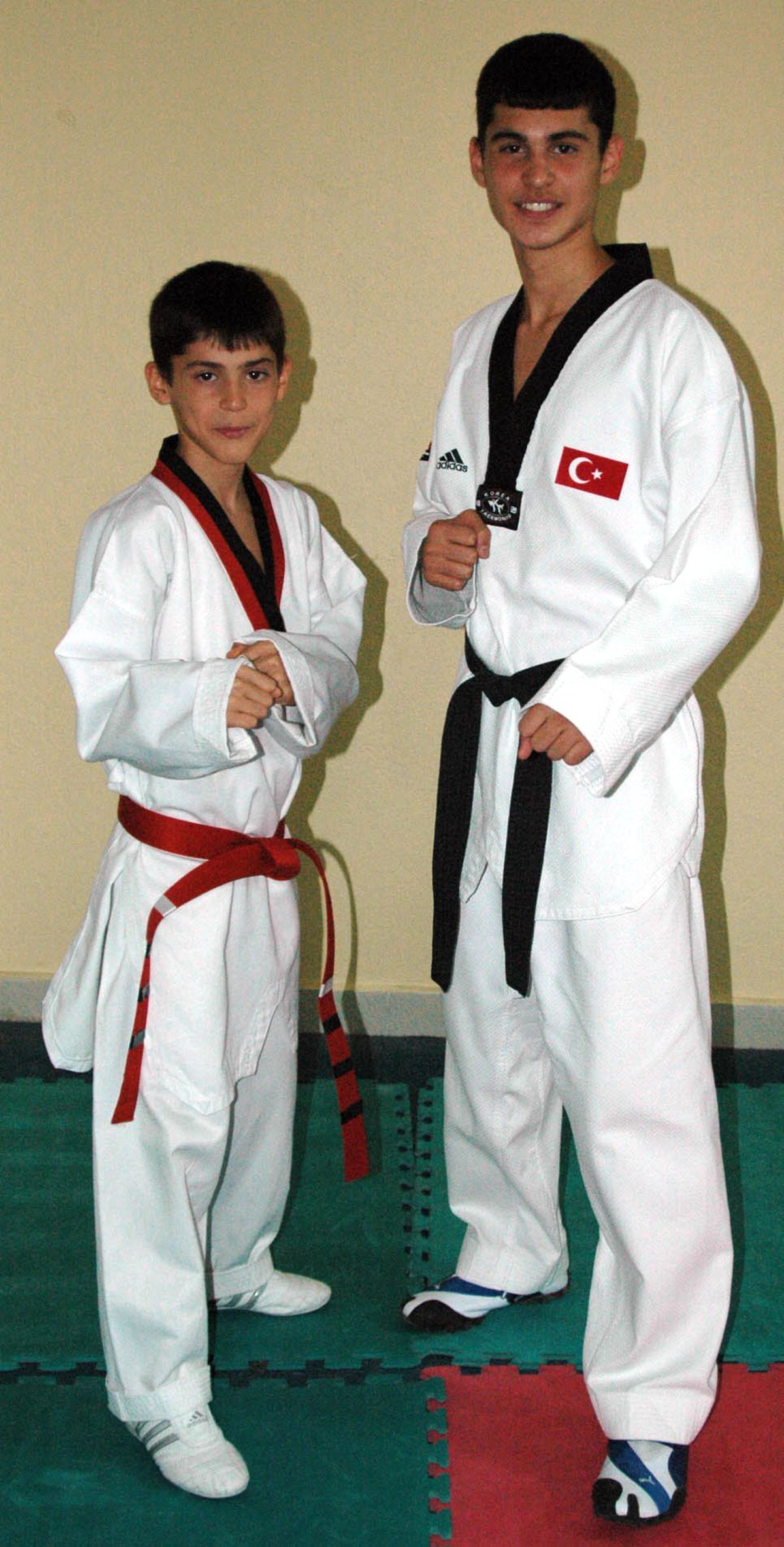 Koç Kardeşler Üzdü