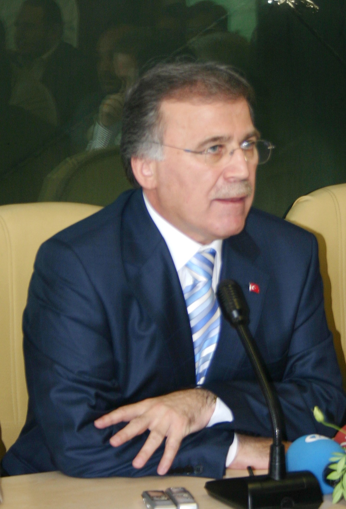 Bakan Şahin, AK Parti Fatih İlçe Teşkilatı'nı Ziyaret Etti