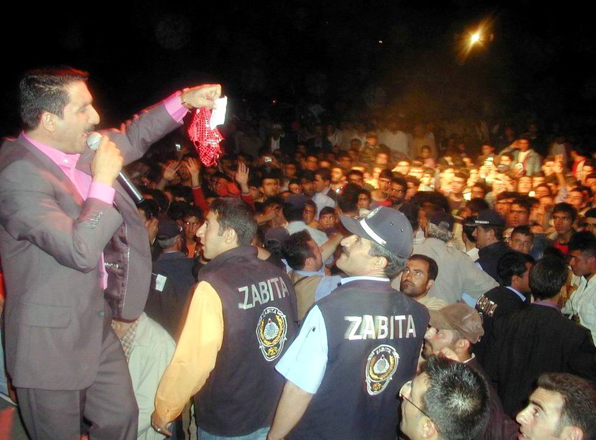 Latif Doğan'ın Van'da Verdiği Konserde İzdiham Yaşandı