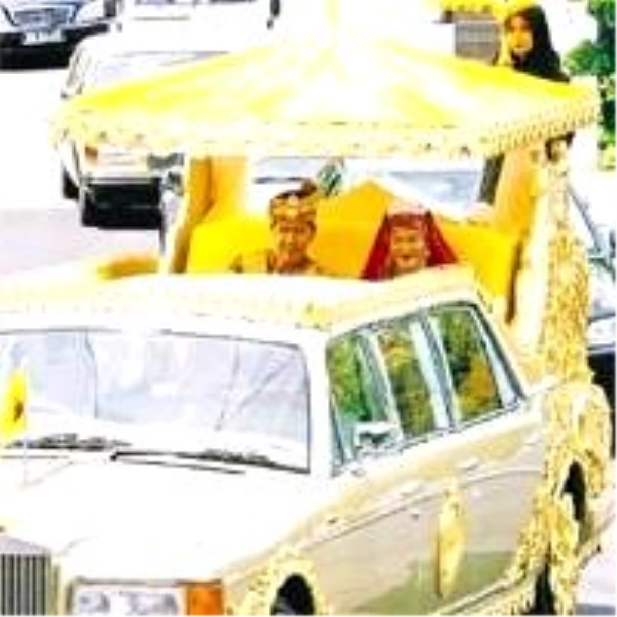 Gelin Arabası Bile Altın Rolls Royce