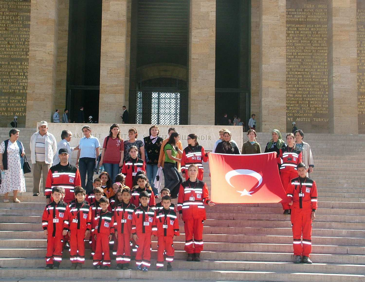 911 Çocuk Kulübü Üyeleri Anıtkabir'i Ziyaret Etti