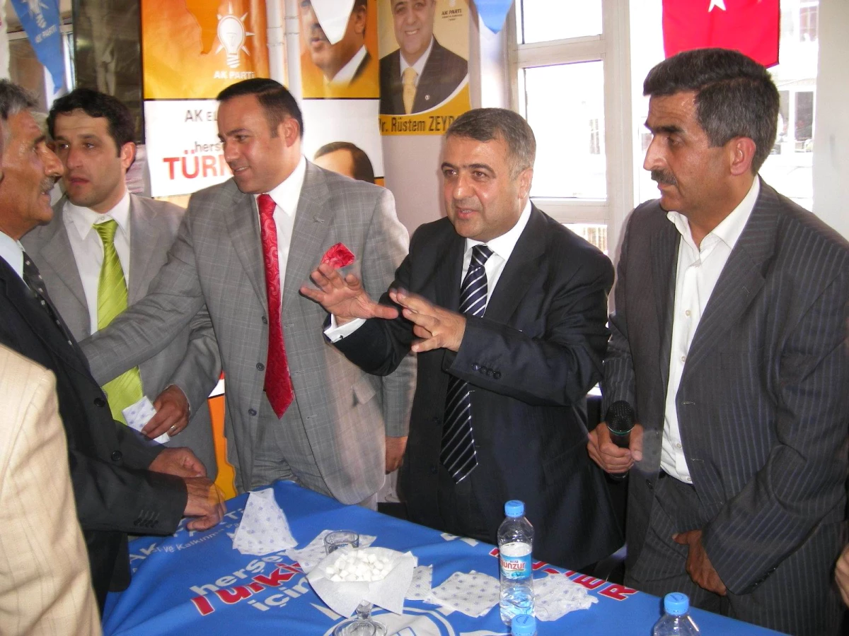 AK Parti Hakkari Milletvekili Adayları Halkla Buluştu