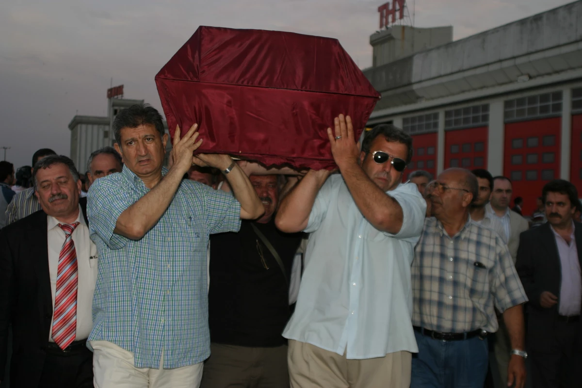CHP Eski İl Başkanı Bölük\'ün Cenazesi Türkiye\'ye Getirildi