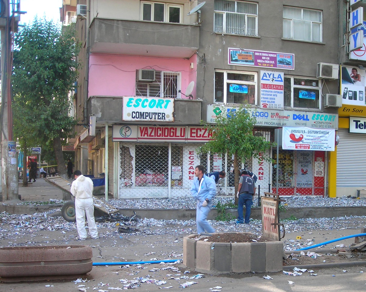 Diyarbakır'da Patlama: 2'si Ağır 6 Yaralı