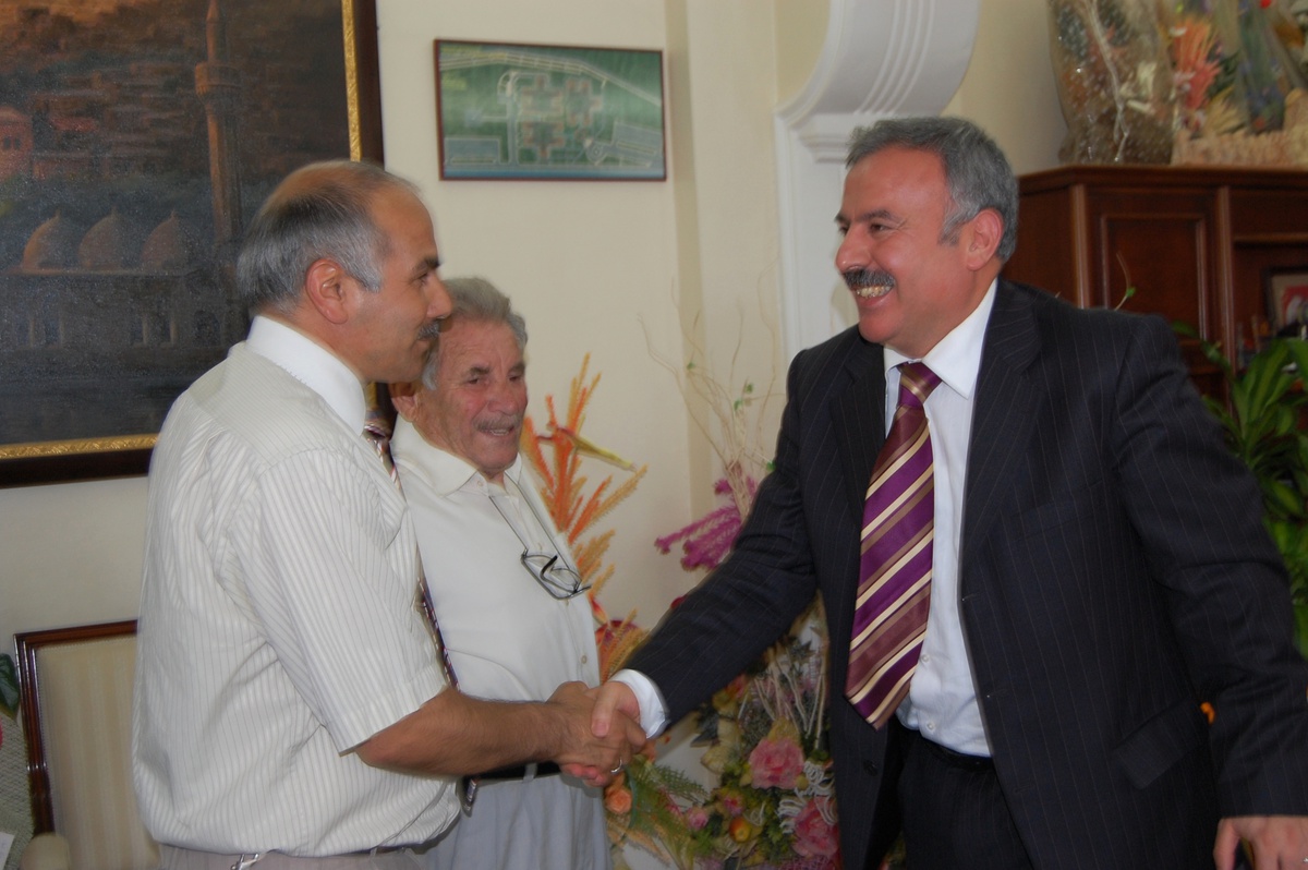 Şanlıurfa Bakallar Odası Başkanı Altun, Yeni Rektörü Makamında Ziyaret Etti