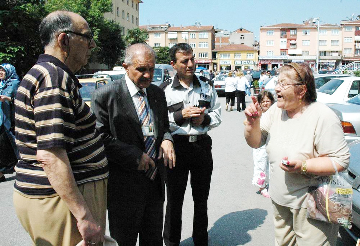 Yaşlı Çiftin Cüzdanı, Muayene Kuyruğunda Çalındı