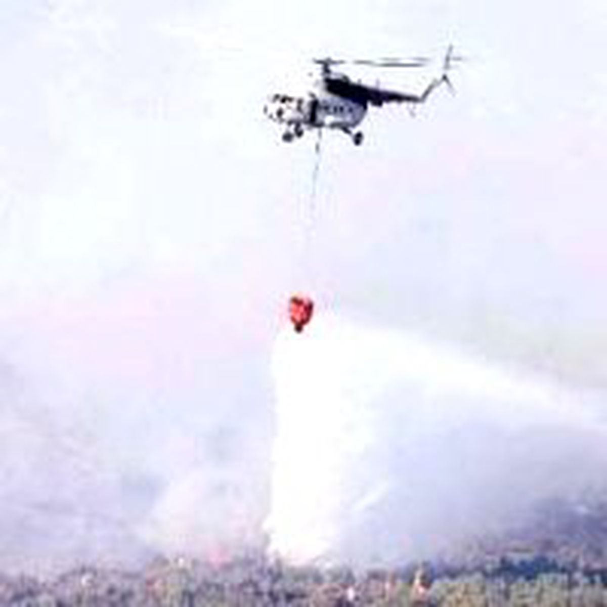 Helikopter, Yangına 40 Bin Balık Döktü