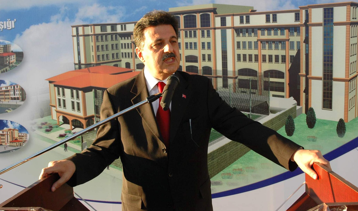 TBMM Başkan Vekili Pakdil: "Ülkemizde Yetişen İnsanları Kendimize Hedef Almamalıyız"