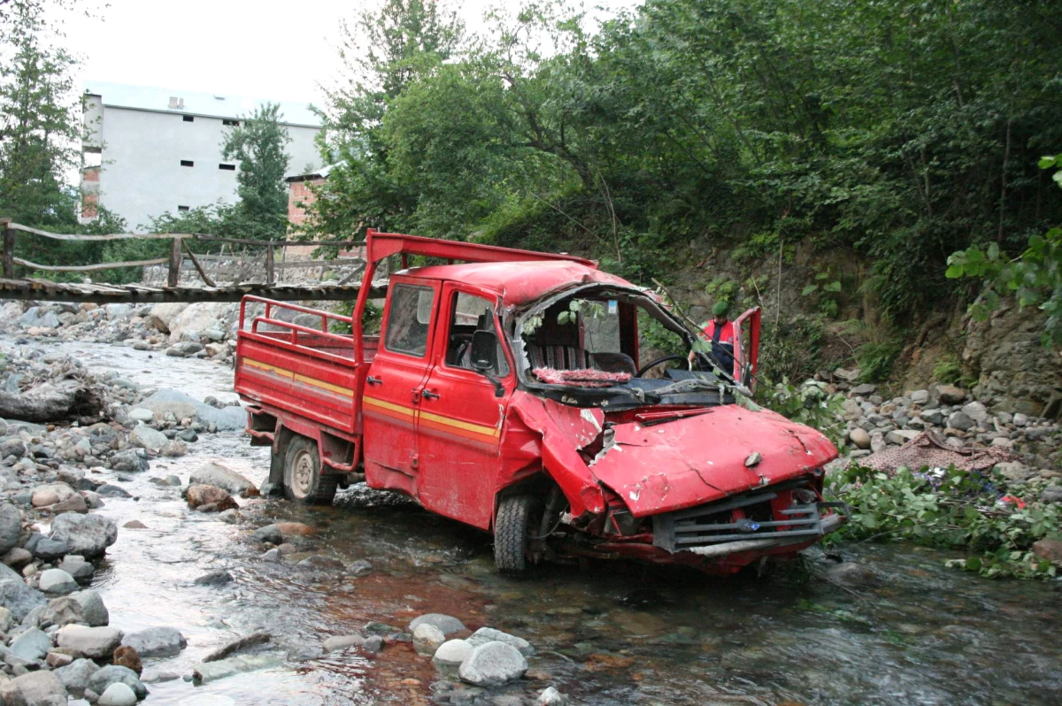 Giresun\'da Trafik Kazası: 2 Ölü, 12 Yaralı
