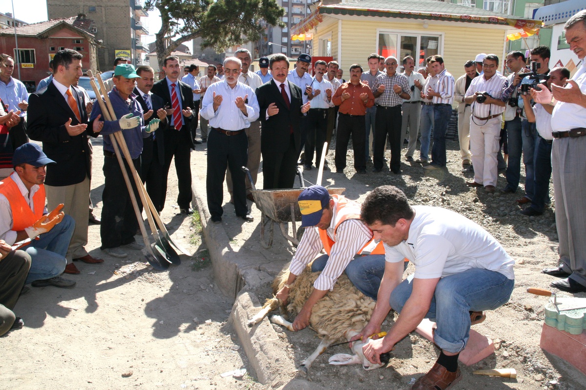 Yozgat Belediyesi Eski Pazar Yerini Park Olarak Düzenliyor