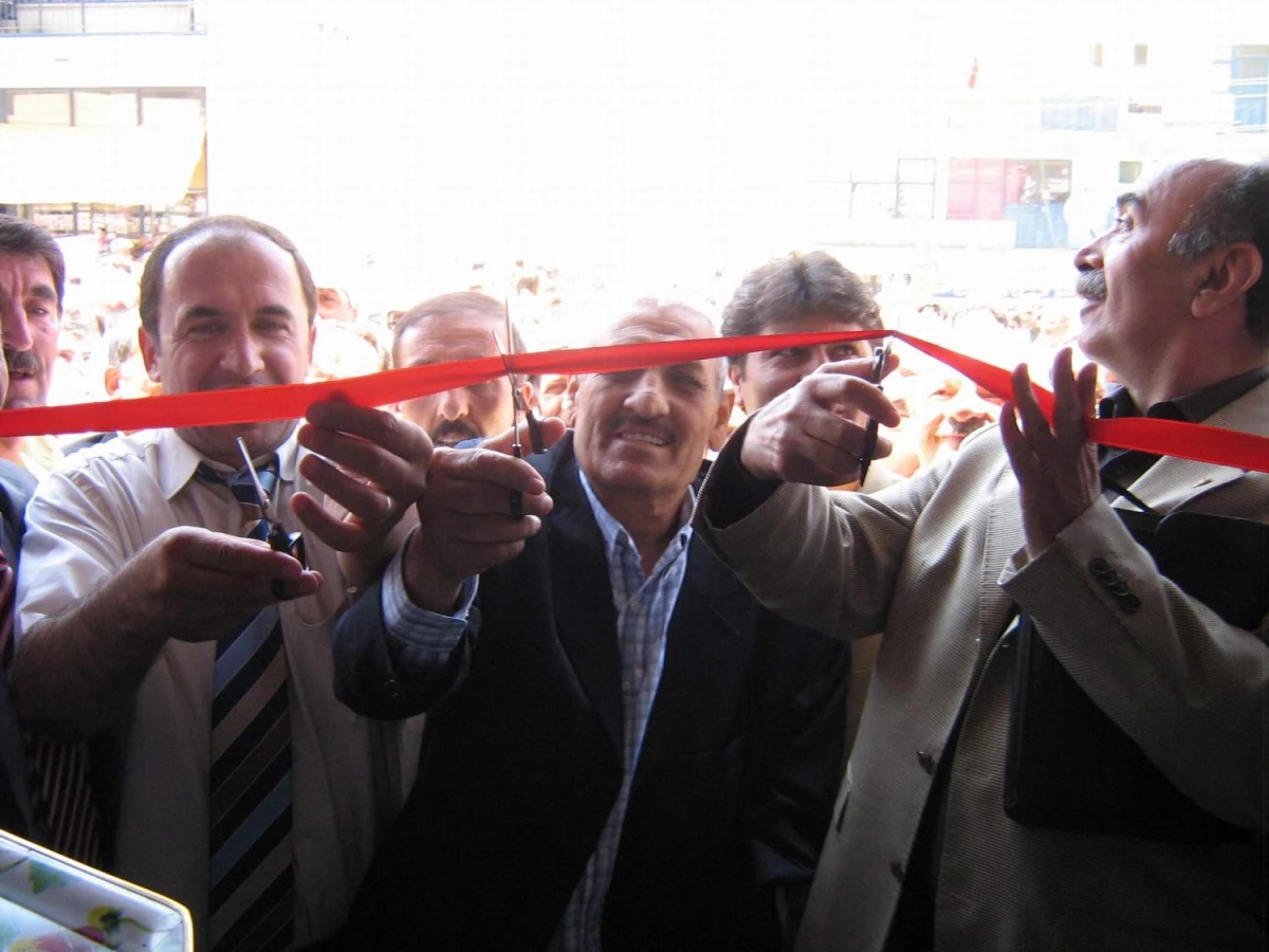 Hakkari Bağımsız Milletvekili Adayları Şemdinli\'de Seçim Bürosu Açtılar