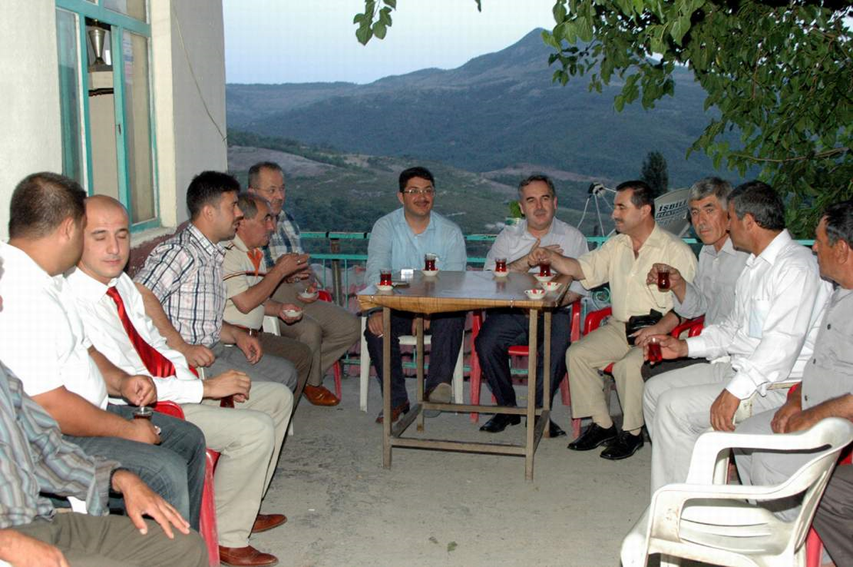 Manisa Köyleri Siyasilerin Akınına Uğruyor
