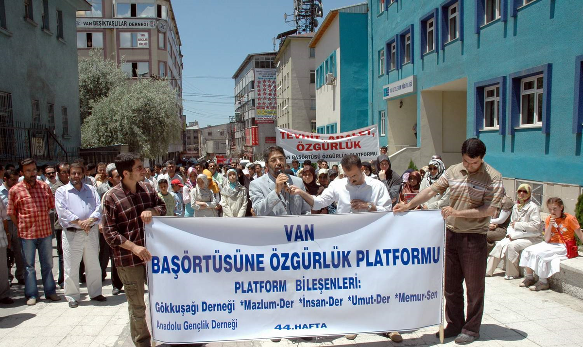 Van'da 'Başörtüsüne Özgürlük' Konulu Basın Açıklaması