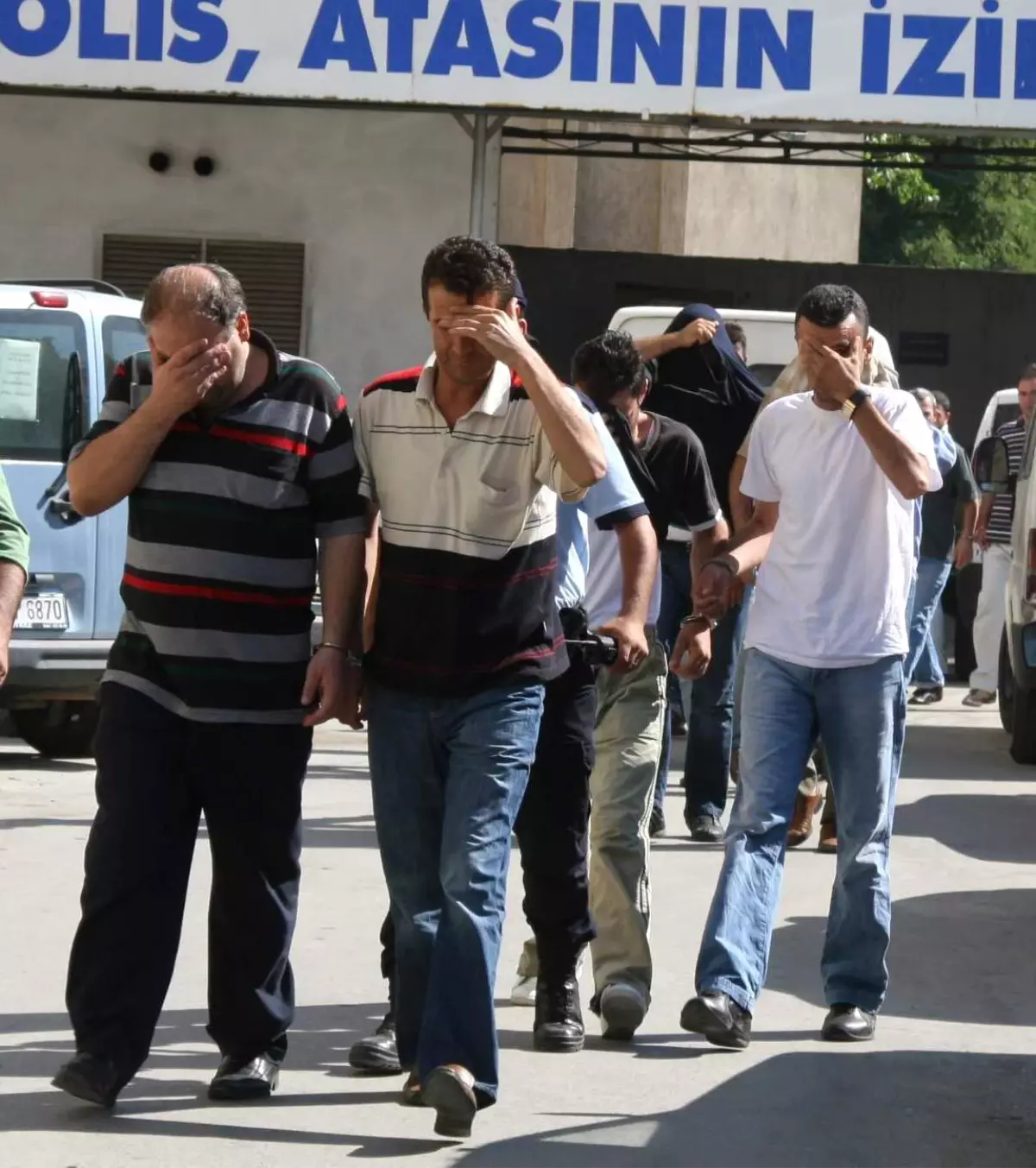 İzmir\'de "Poyraz" Operasyonu