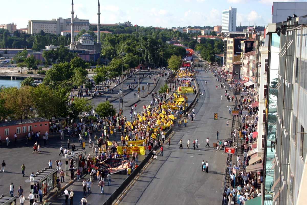 İstanbul\'da Sivas Olaylarını Anma Töreni Düzenlendi