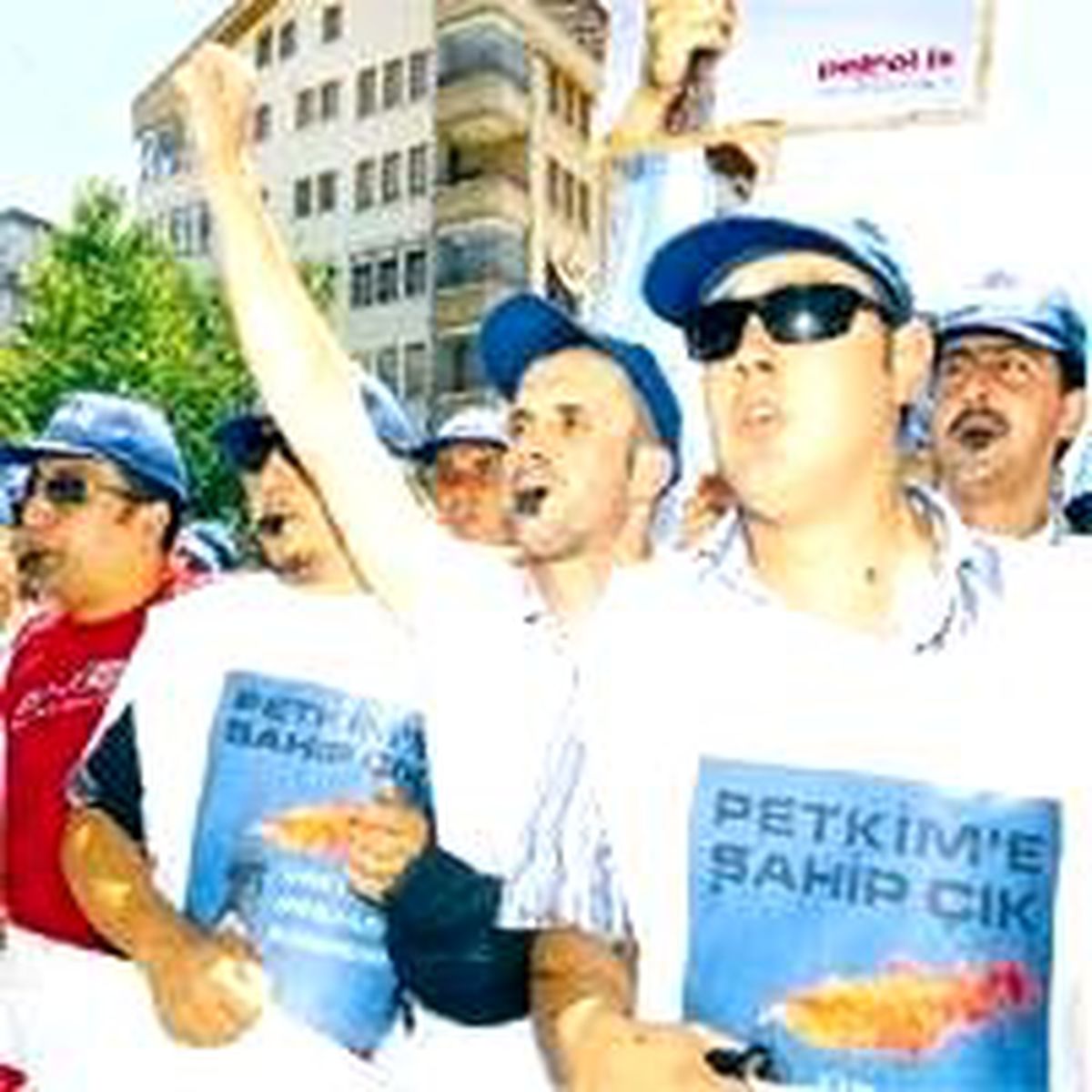 İşçi Eylemi Sürdürüyor Petrol-iş Dava Açacak