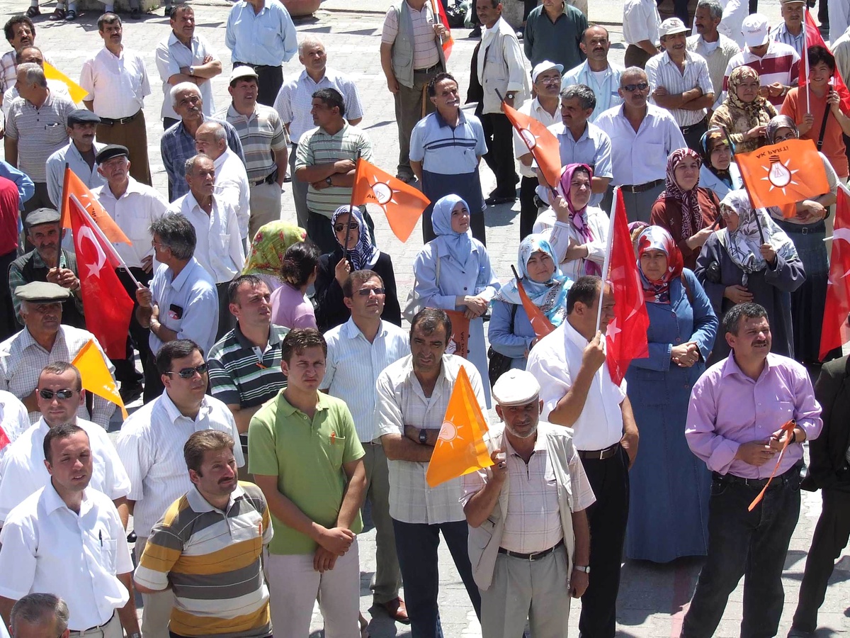 AK Parti Milletvekili Adayları Alaçam'a Çıkarma Yaptı