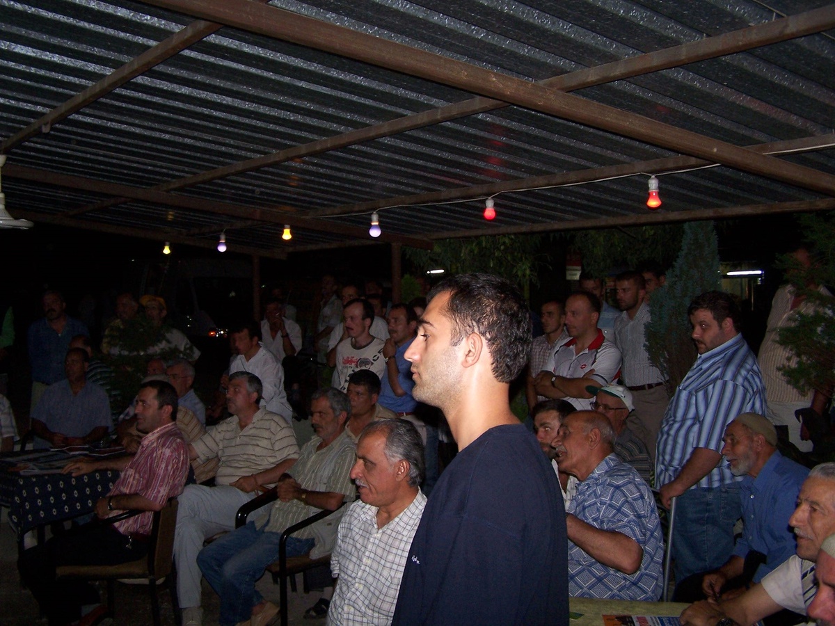 AK Parti Sakarya Milletvekili Yıldırım Köylerde Havai Fişeklerle Karşılanıyor