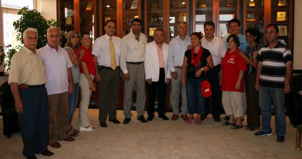CHP Milletvekili Adayları, Konyaaltı Belediye Başkanı Muhittin Böcek\'i Ziyaret Etti