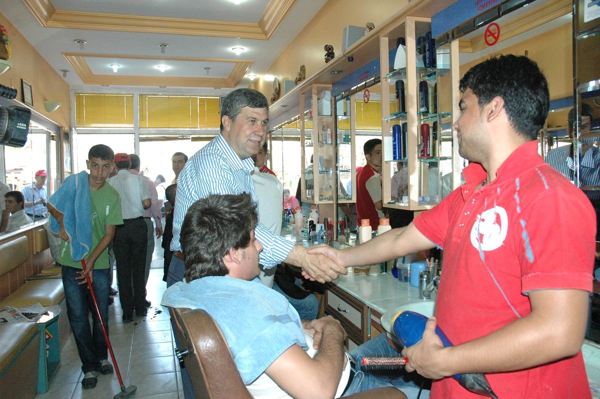 CHP'li Aday Susam, Ak Partili Belediye Başkanı'ndan Oy İstedi