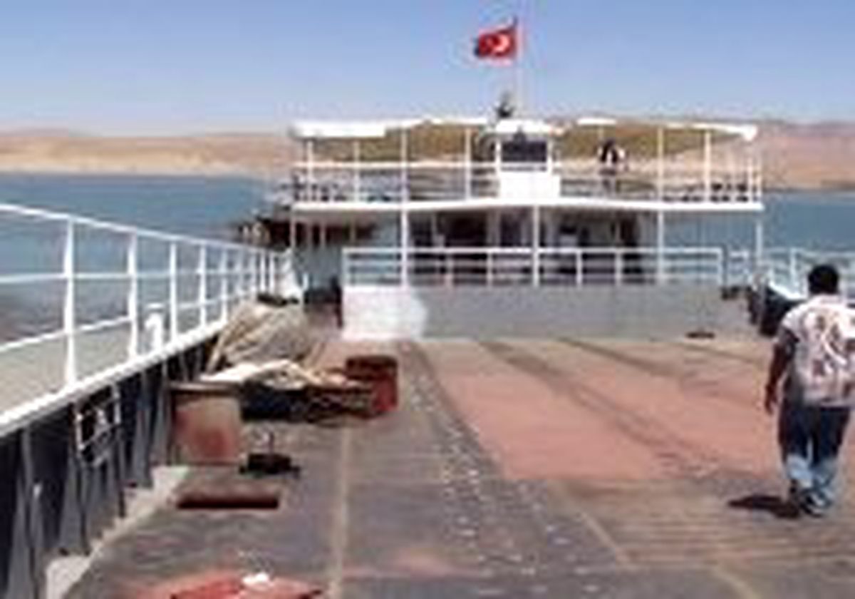 Karakaya Baraj Gölü'ne Yeni Feribot