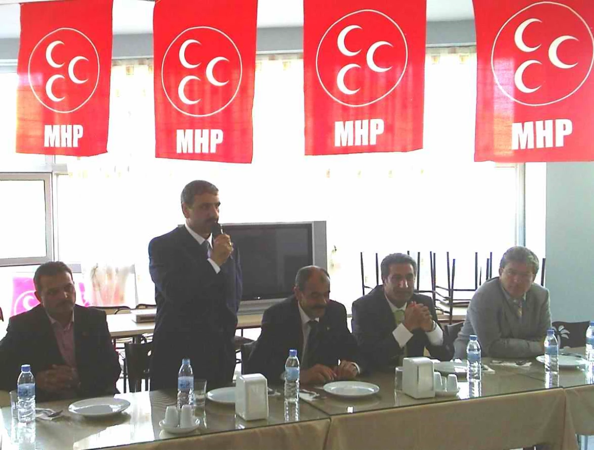 MHP İl Teşkilatı Gençlerle Kaynaşma Yemeği Düzenledi
