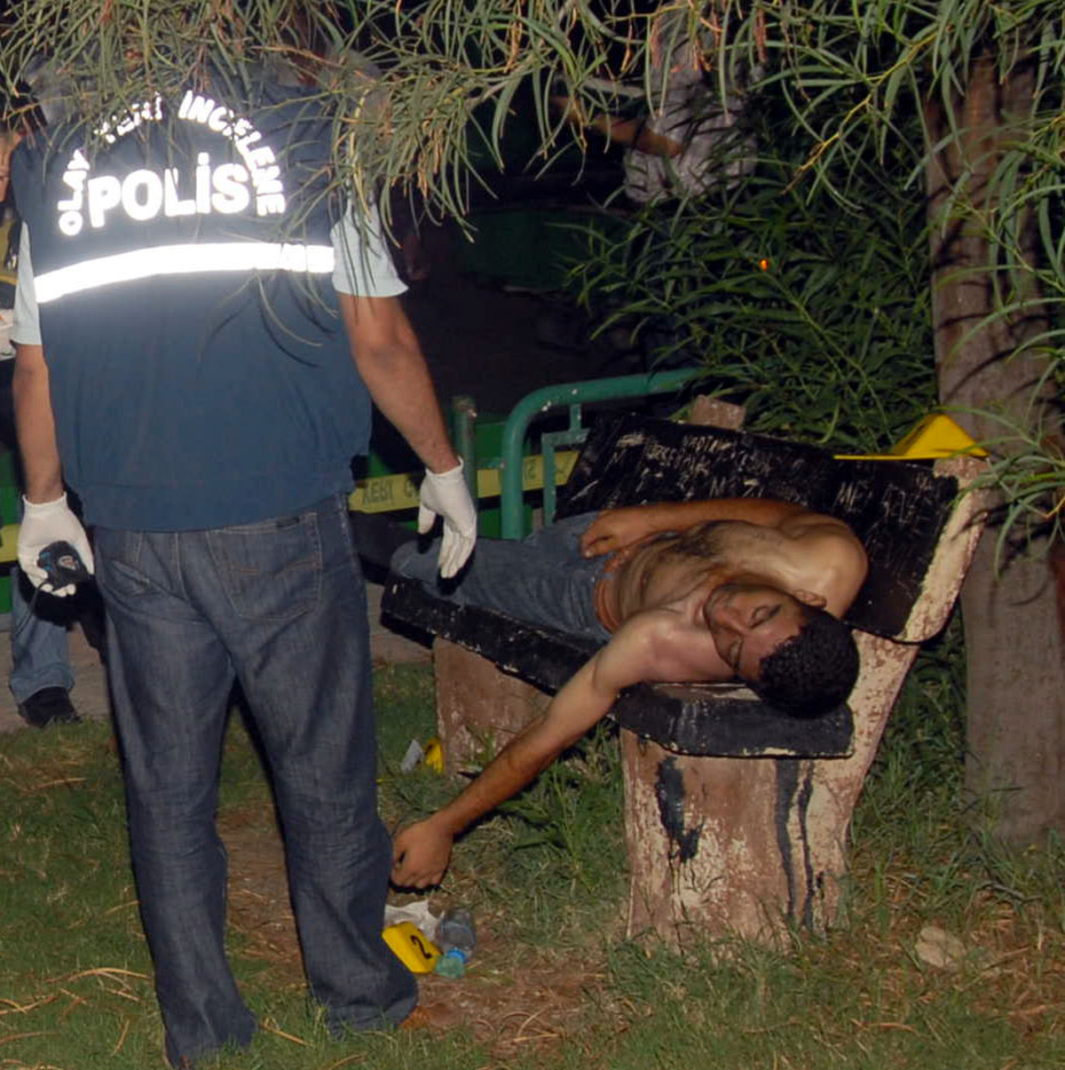 Tinerci Genç, Bankta Ölü Bulundu