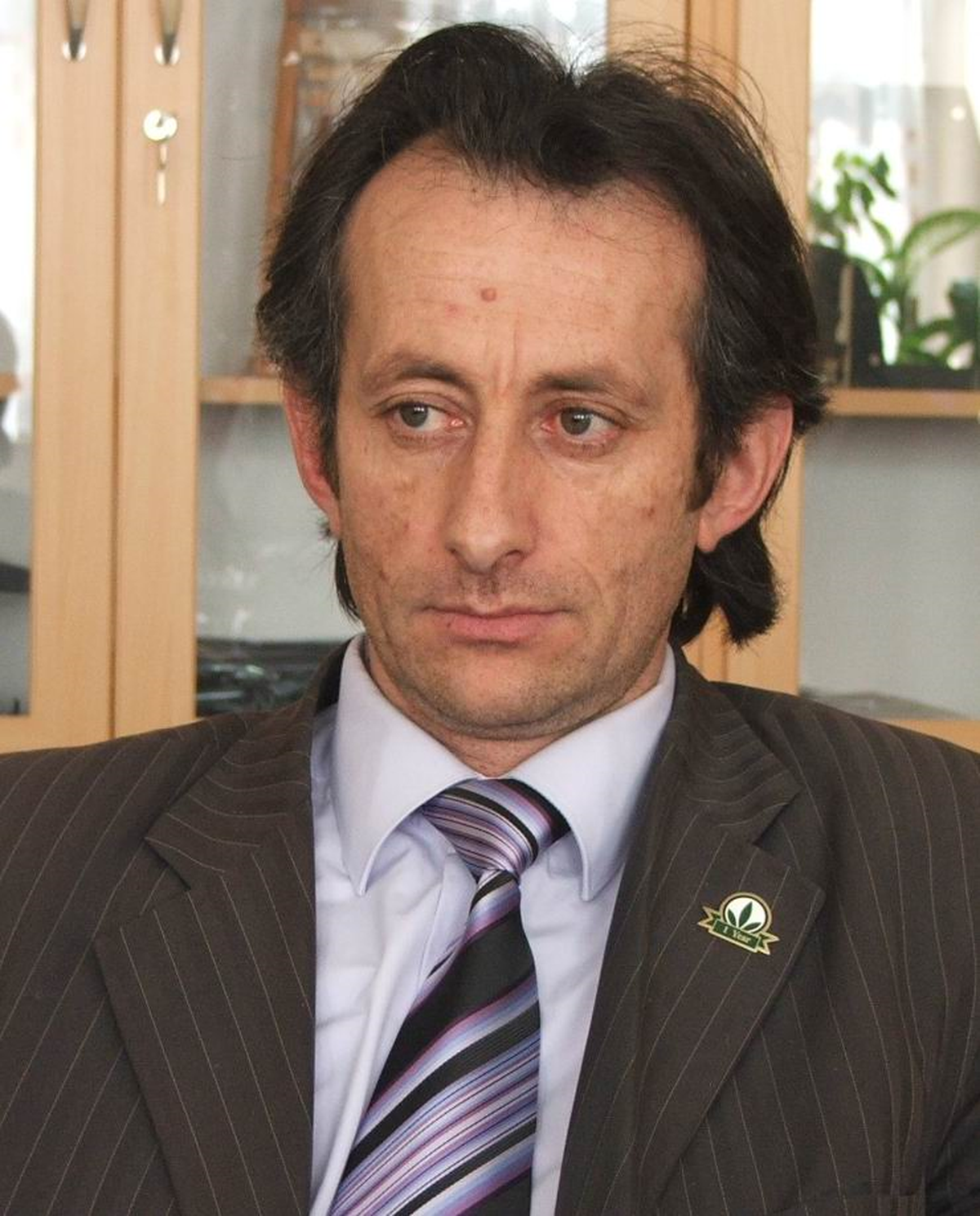 Muhtar Kalbine Yenildi