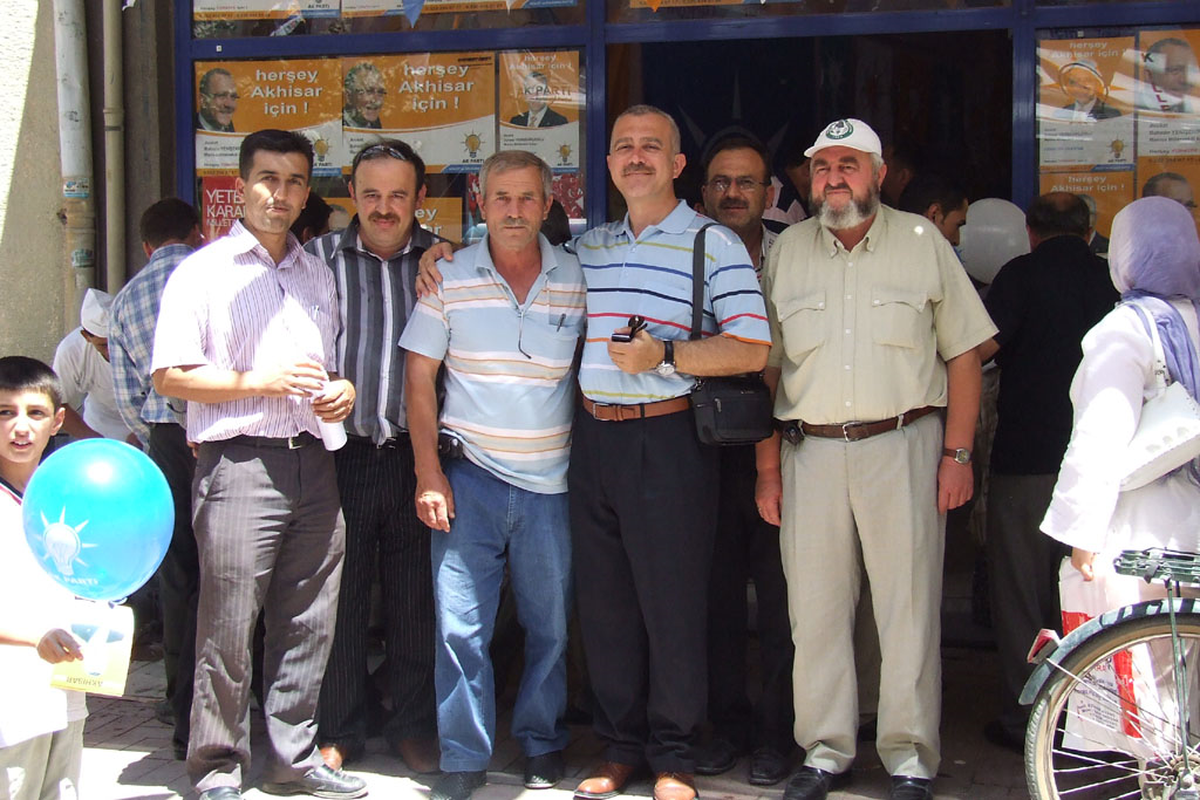 AK Parti Akhisar'da Seçim Koordinasyon Merkezini Açtı