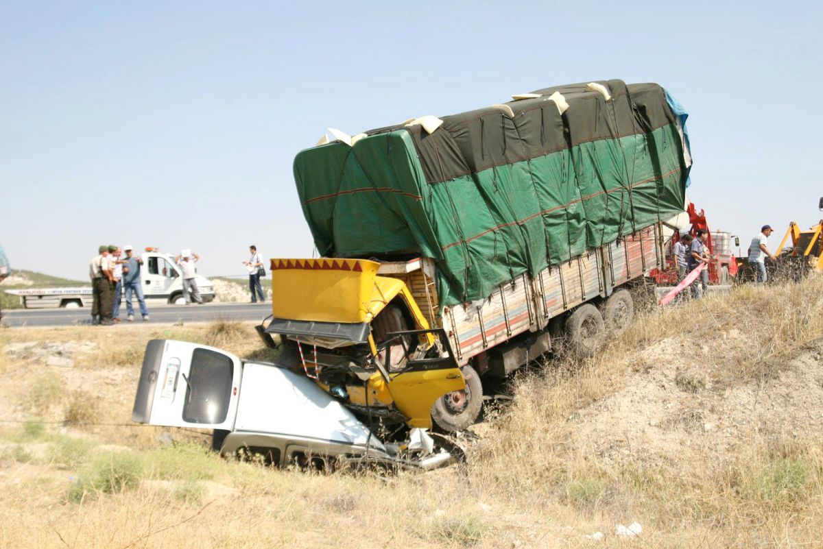Uşak'ta Trafik Kazası: 3 Ölü