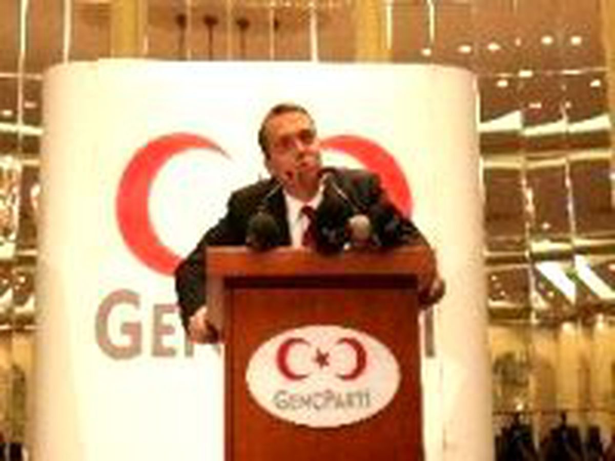 Uzan'dan Ahmet Hakan'a Tazminat Davası