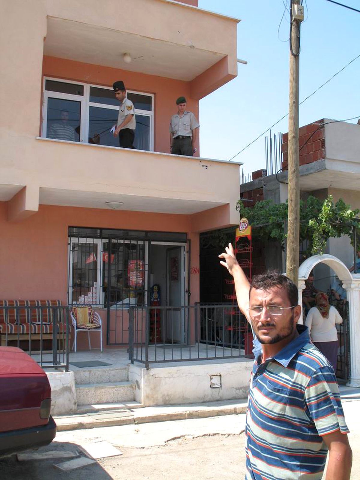 Gazetecinin Evine Kurşun Yağdırdılar