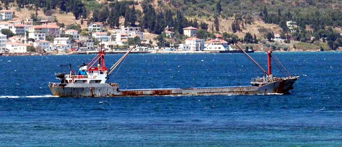 Çanakkale Boğazı'nda Düşük Hızlı Gemiye Römorkör Refakati
