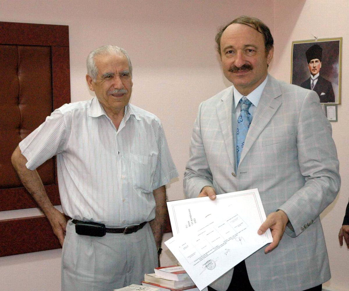 Bakan Özak Mazbatasını Aldı