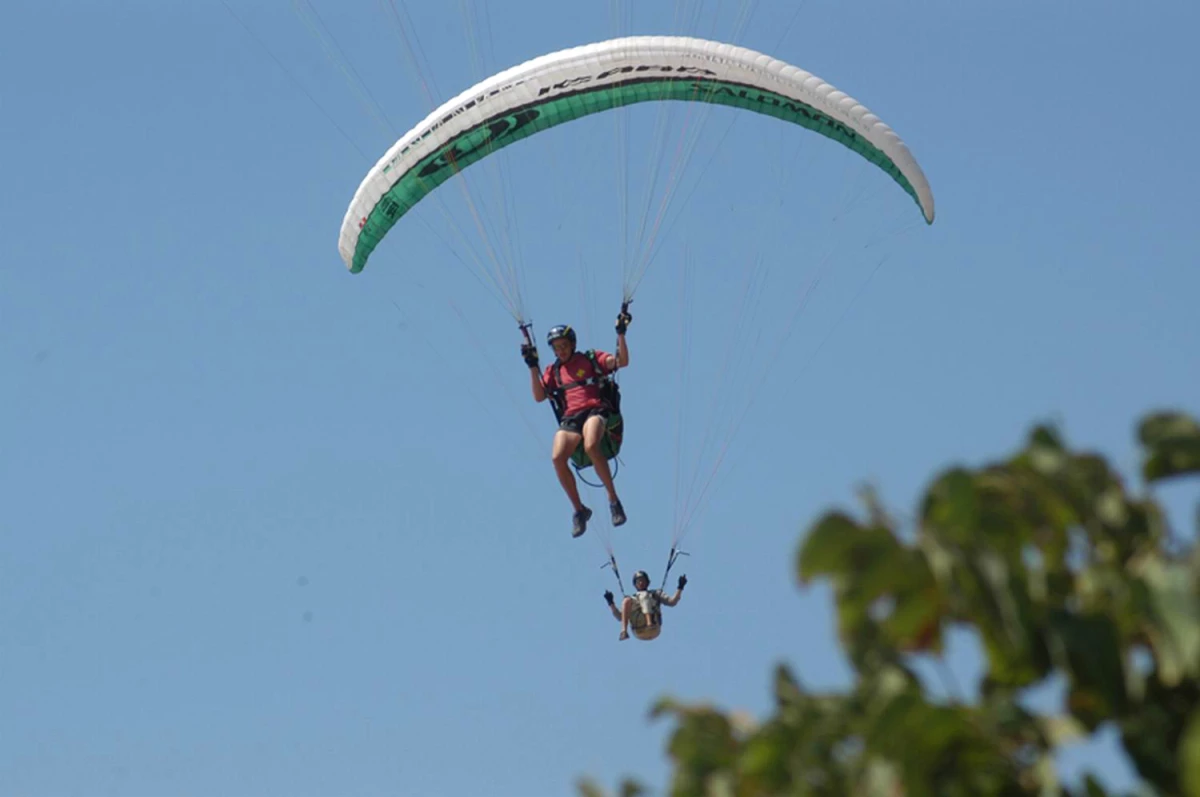 Fethiye\'de Yamaç Paraşütü Akrobasi Yarışması Düzenlenecek