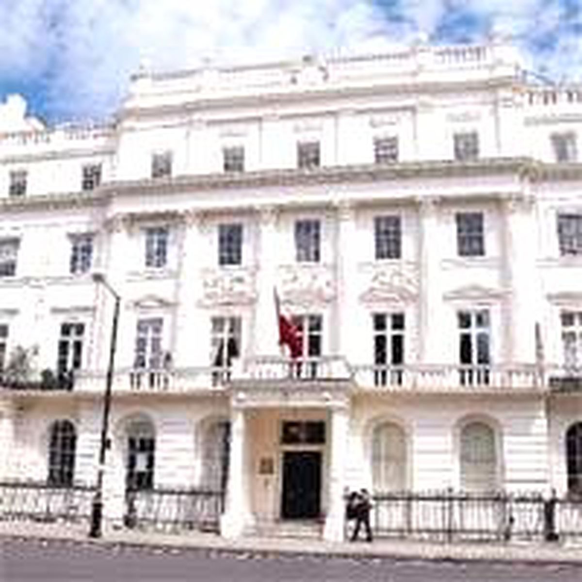 Londra'da Türk Elçiliğine Saldırı