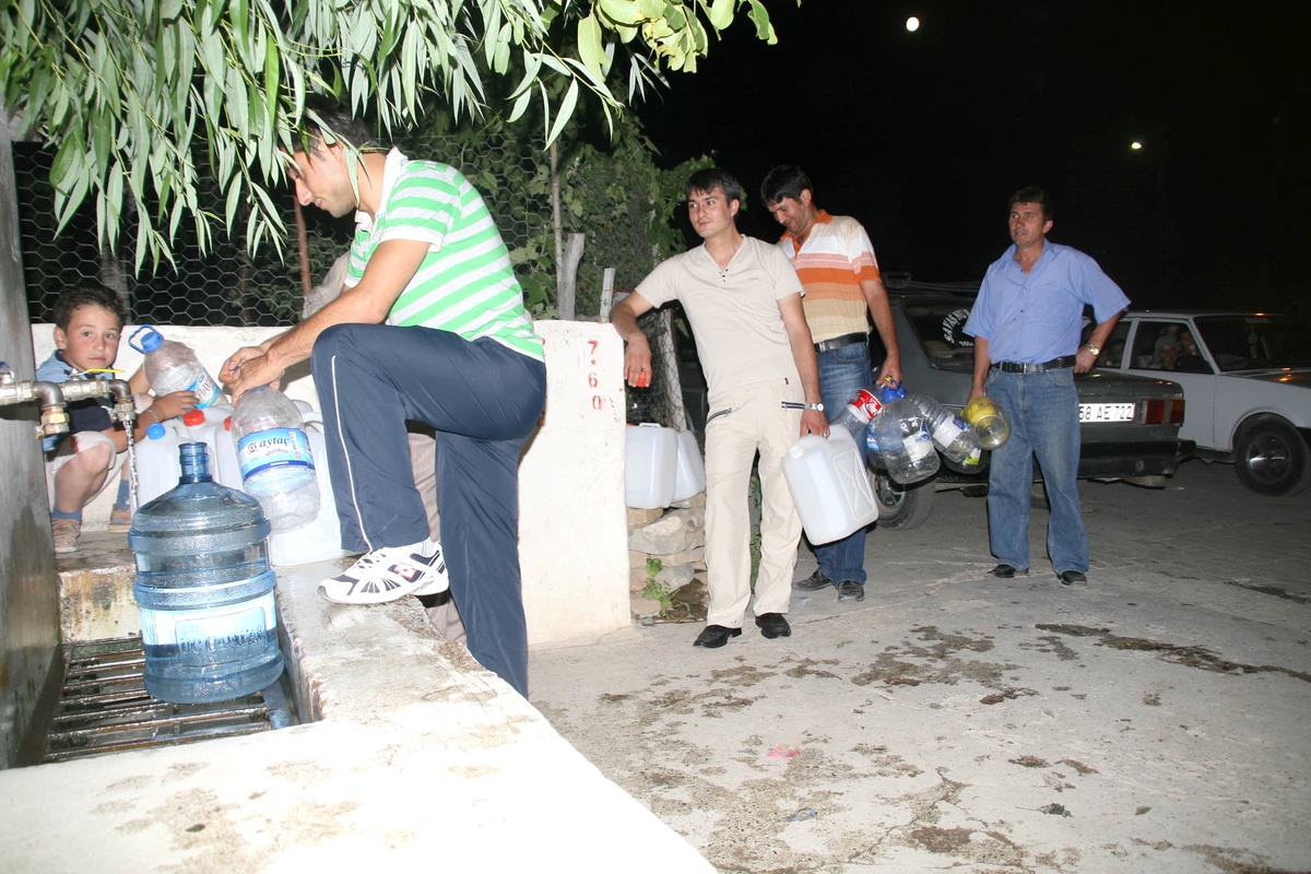 Yozgat'ta Suda Tasarruf Çağrısı Mahalle Çeşmelerinde Kuyruklar Oluşturdu